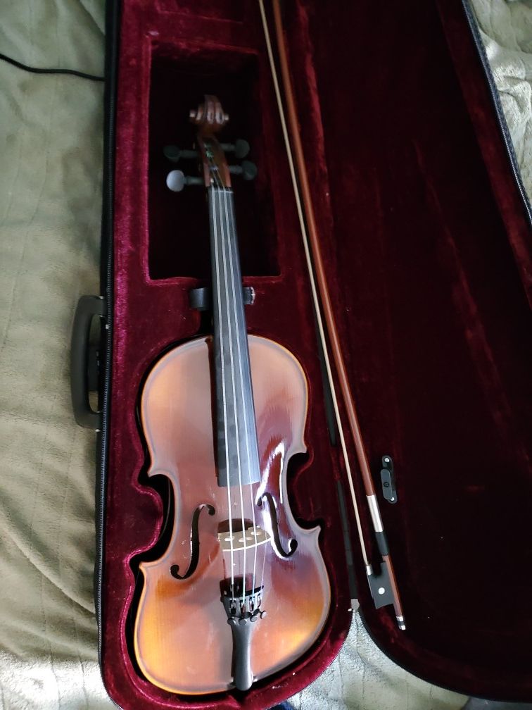 Full sized beginner violin