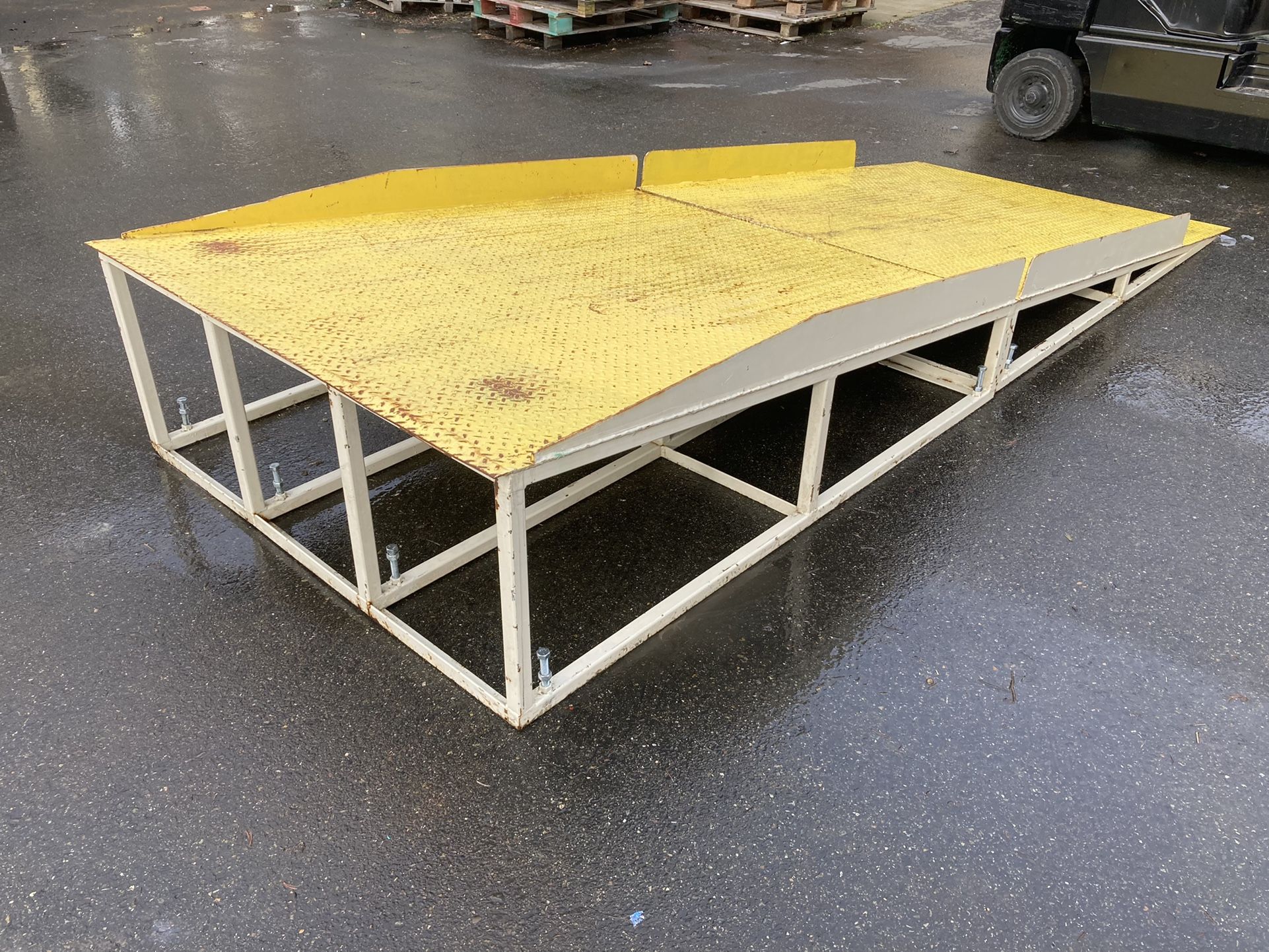 Heavy duty steel ramps / forklift