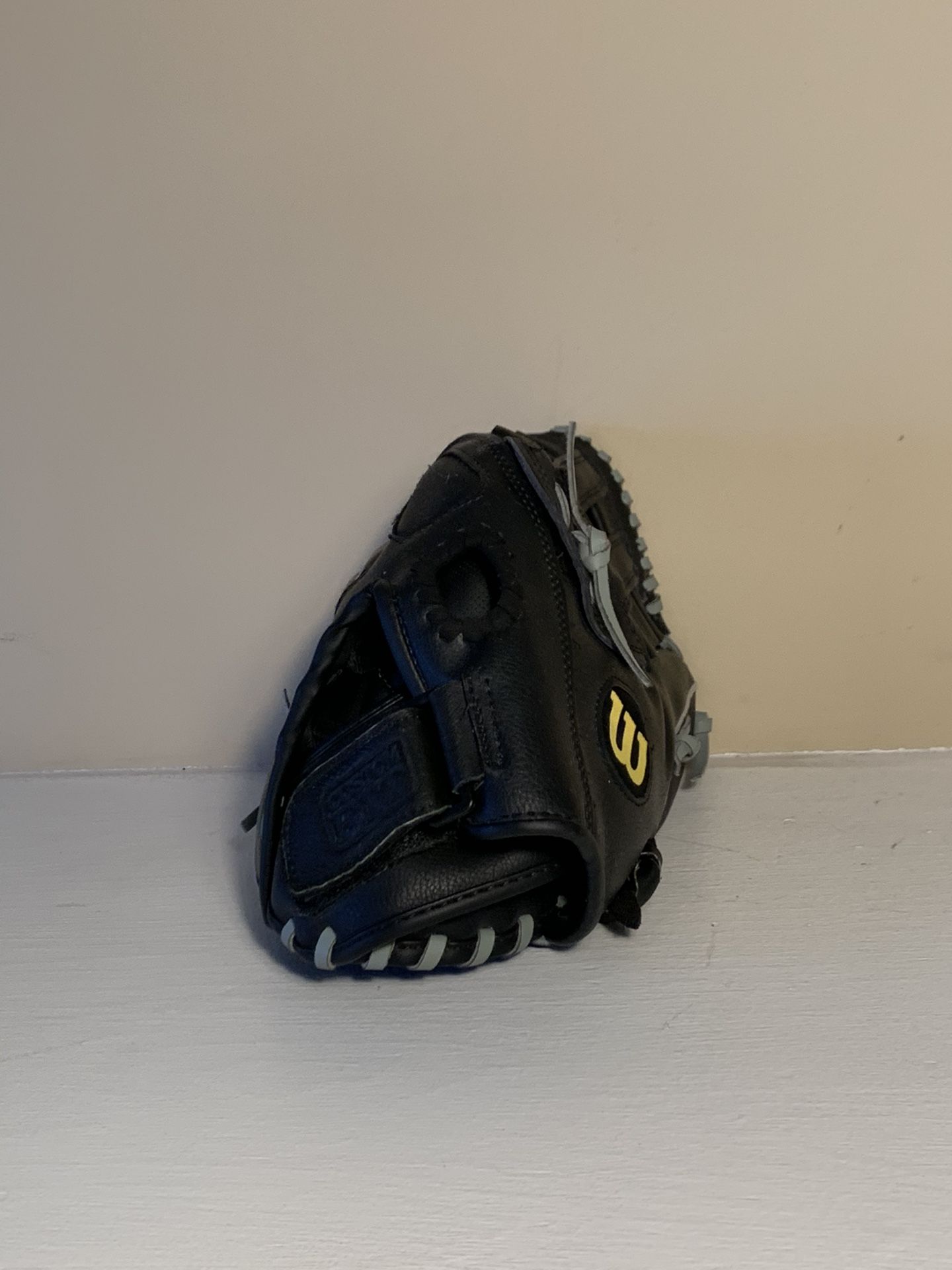 Wilson softball glove - Adult size