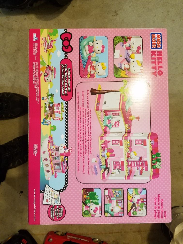 hello kitty beach house mega books 400 pieces (brand new,sealed)
