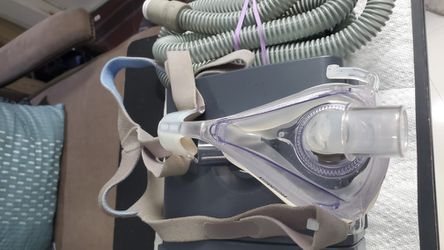PHILIPS RESPIRONICS CPAP MACHINE IN EXCELLENT CONDITIONS AND COMPLETE WITH MASK AND TUBE  Thumbnail