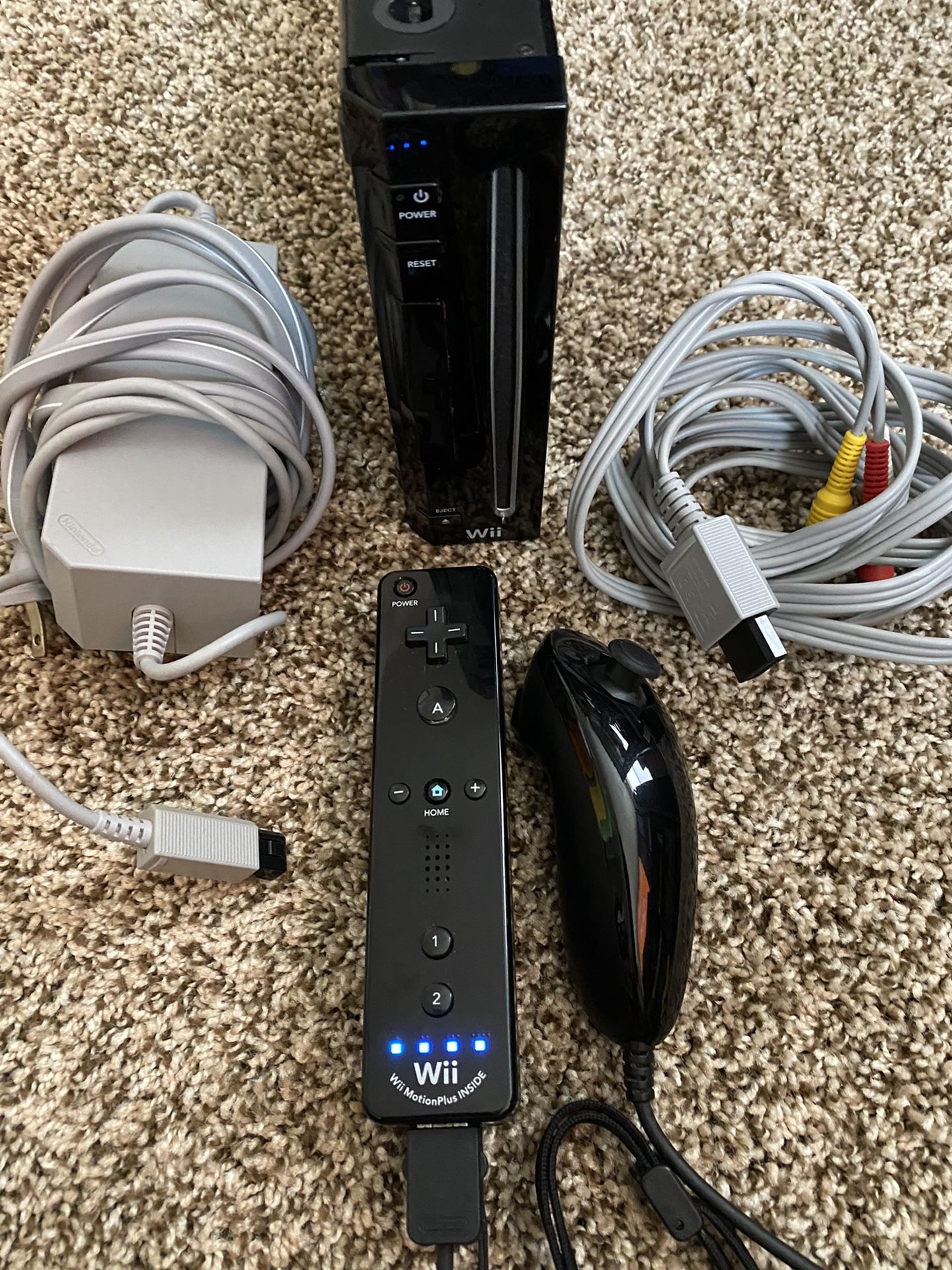 Nintendo Wii With Hook Ups And Game!