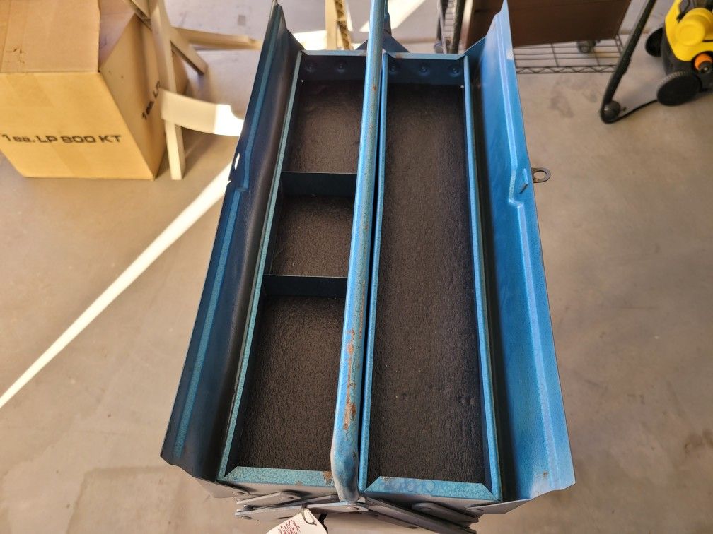 Vintage Cantilevel Tool Box
