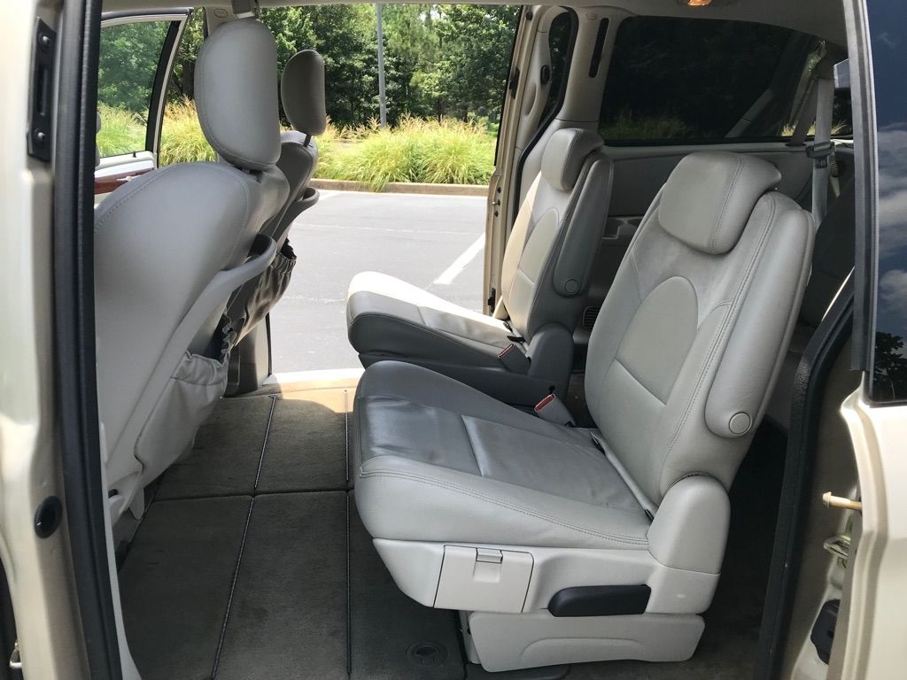 2006 CHRYSLER TOWN & COUNTRY