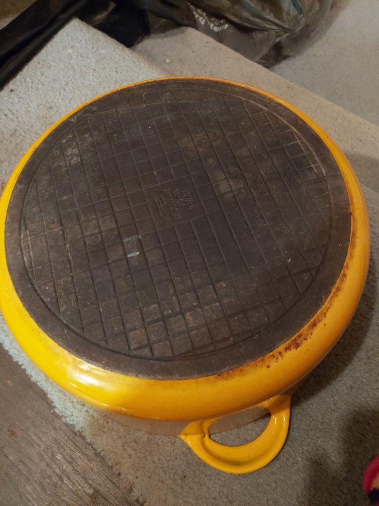 Descoware 8 3/4quart cast enamel cookware