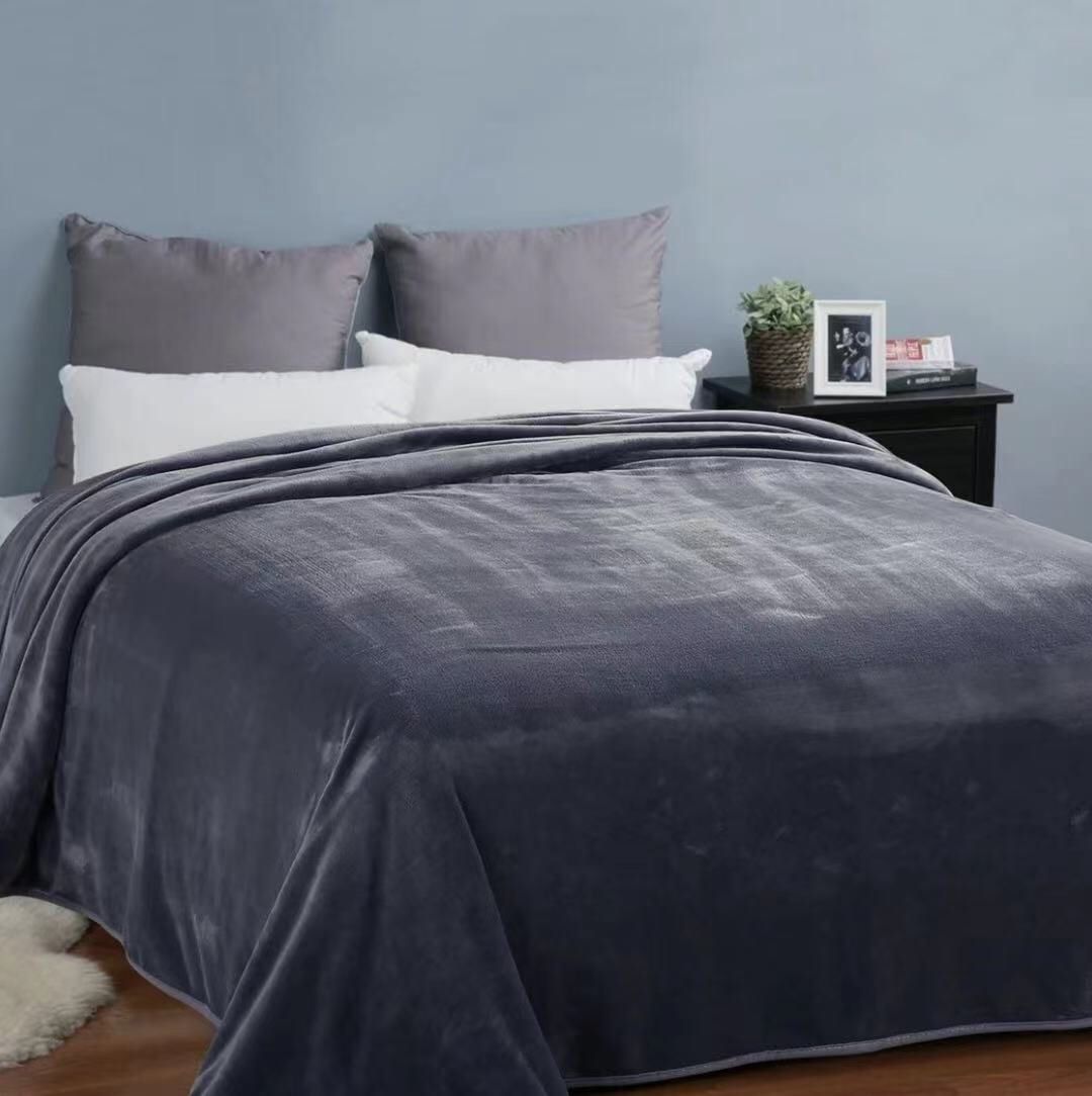 EASELAND Soft Queen Size Blanket All Season Warm Microplush Lightweight Thermal Fleece Blankets for Couch Bed Sofa,90x90 Inches,Dark Gray