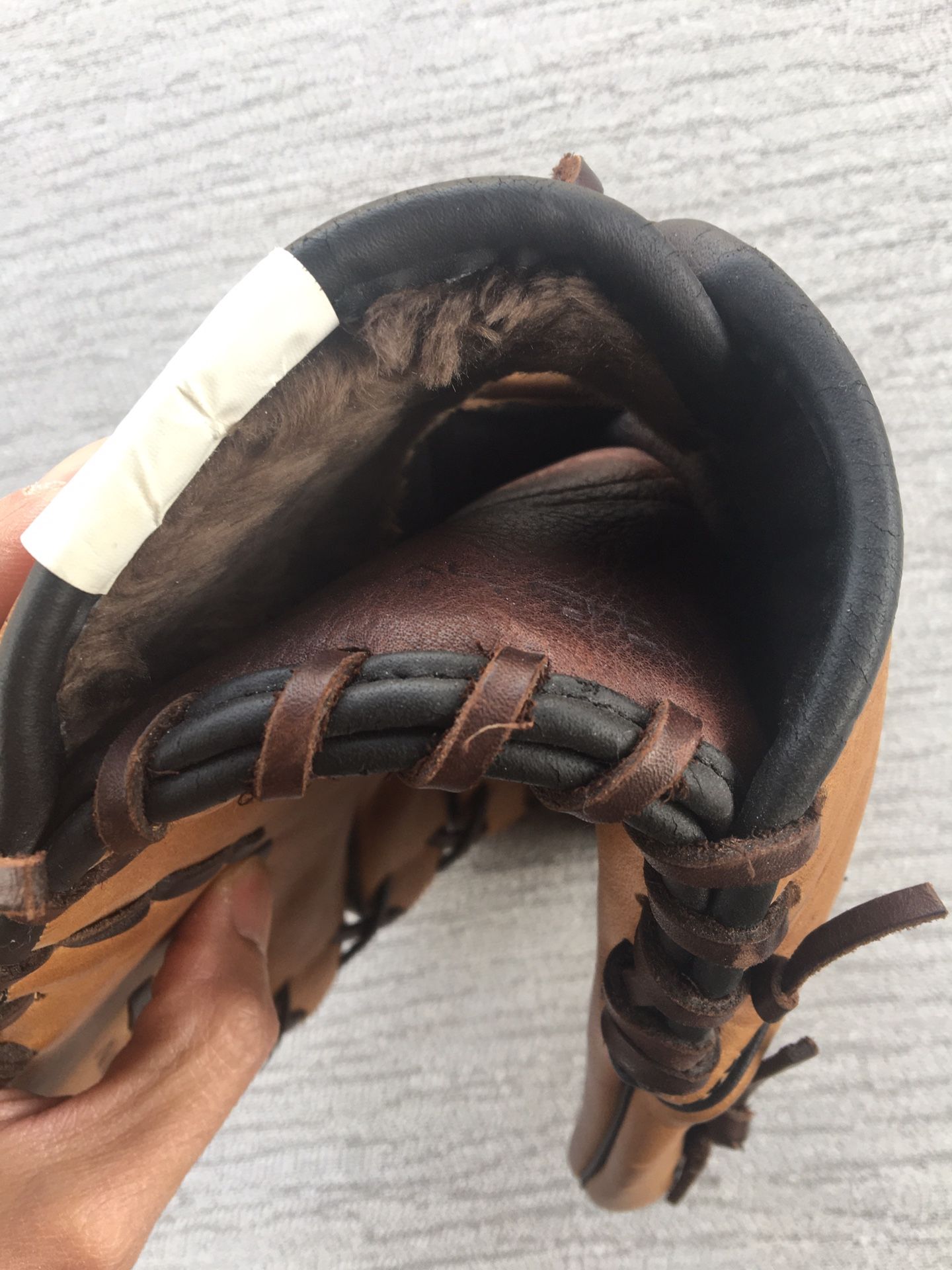 Easton 12” Baseball Glove In Like New Condition