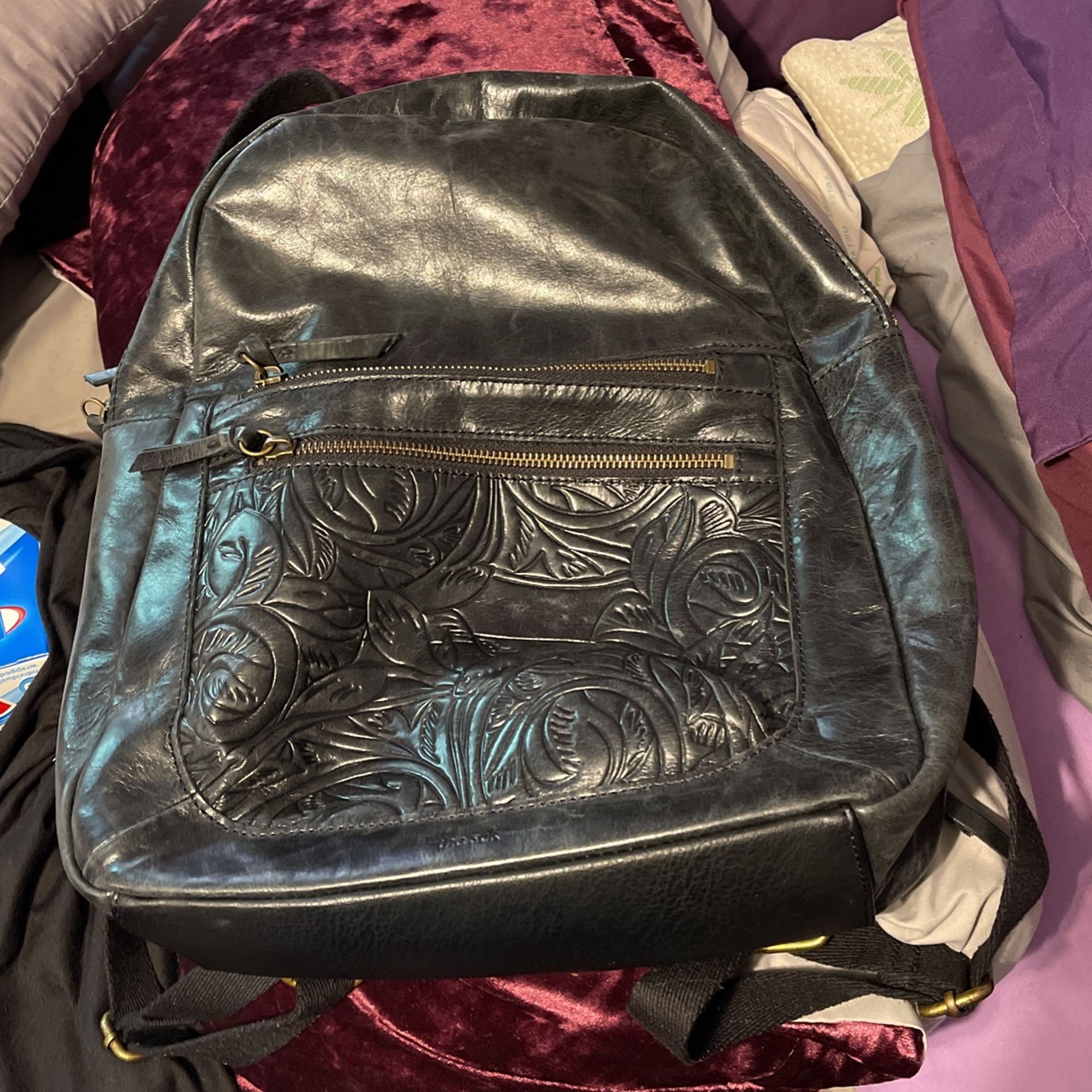100% Leather Women’s TheSak Backpack