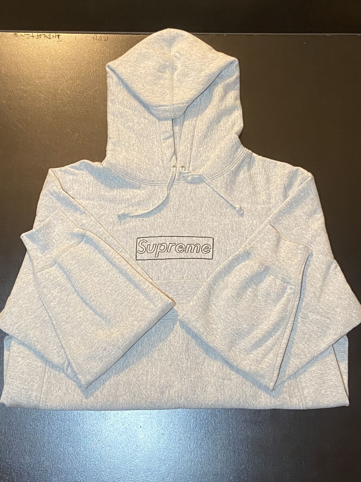 Supreme x KAWS Chalk Logo Hoodie🚨
