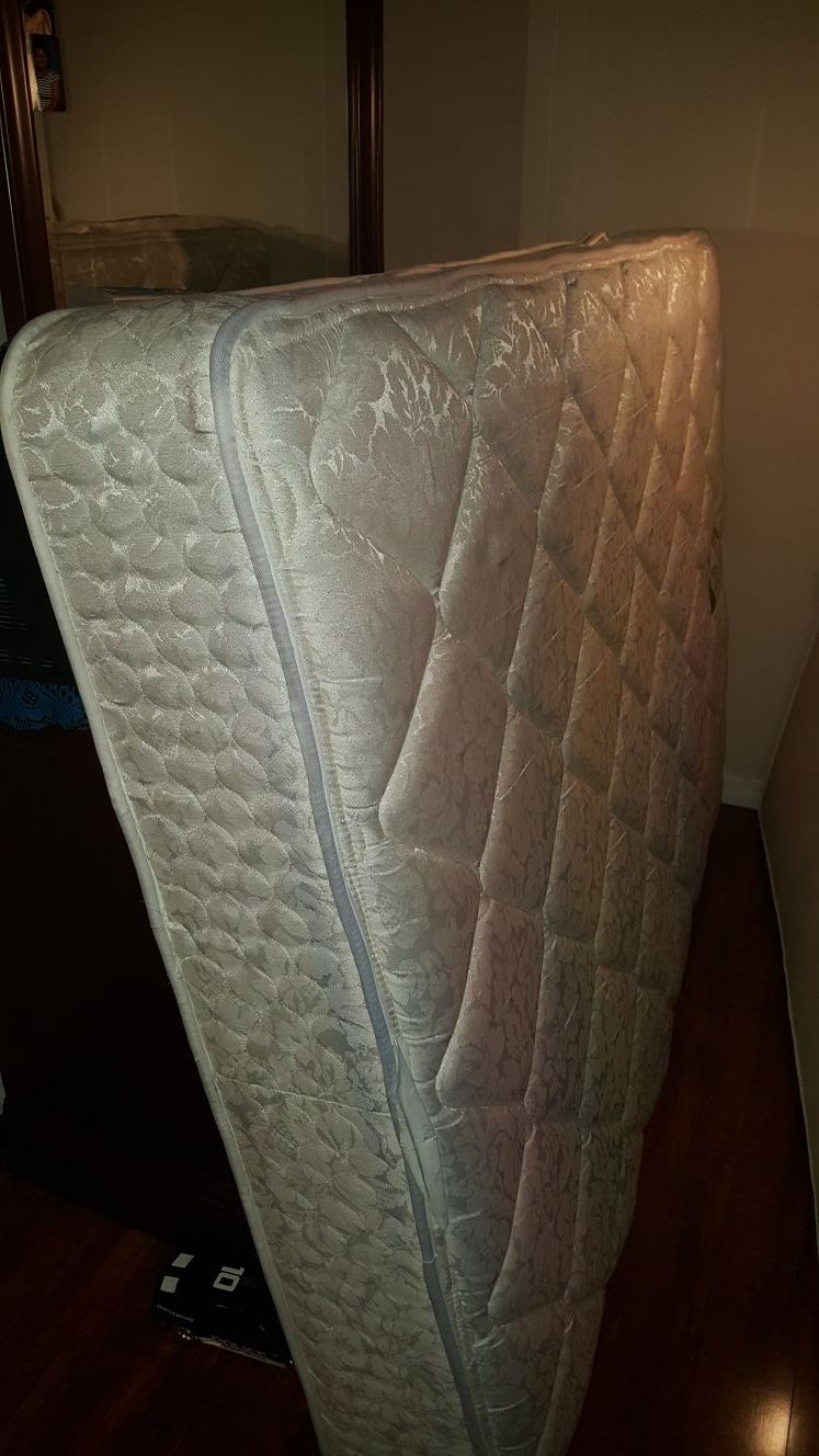 Mattress and box spring full size