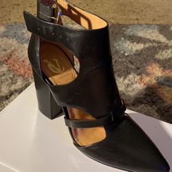 Vince Camuto Booties Size 5 Thumbnail