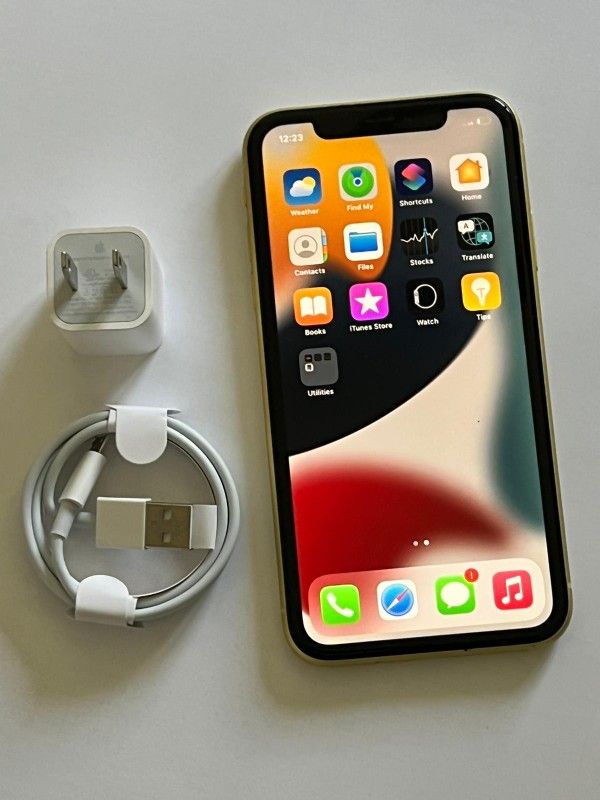 iPhone 11 , 128GB , Unlocked for All Company Carrier, Excellent Condition like New