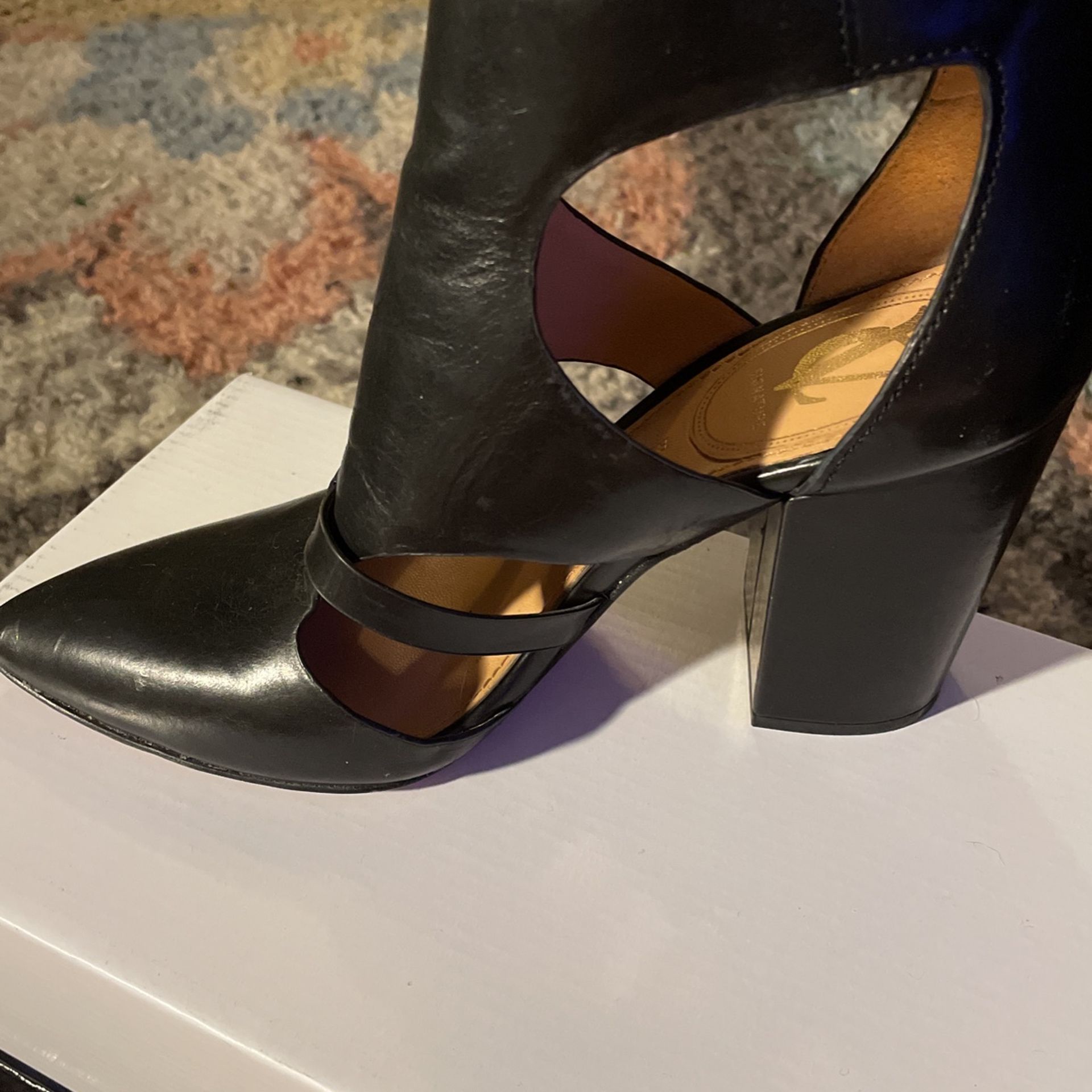 Vince Camuto Booties Size 5