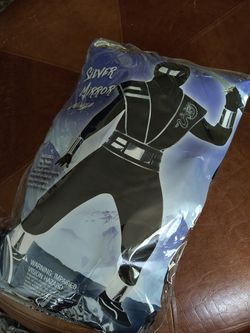 Silver mirror Ninja (Youth Large 8-10)

Great shape. Complete. Work once. Great for Halloween costume Thumbnail