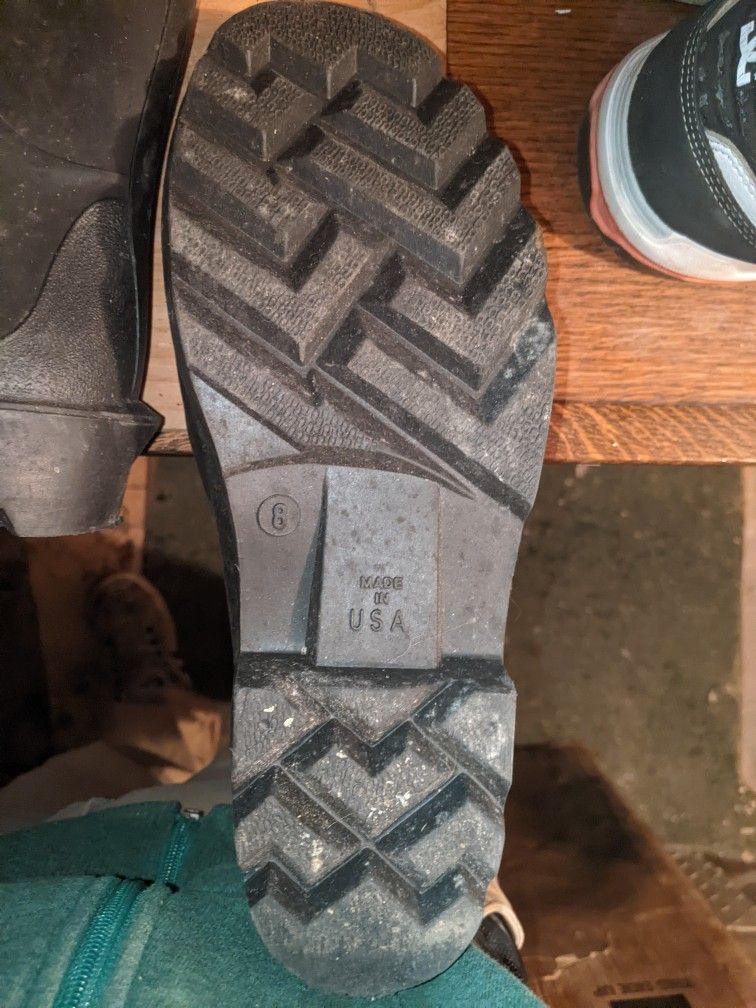 Brand New On Guard Boot