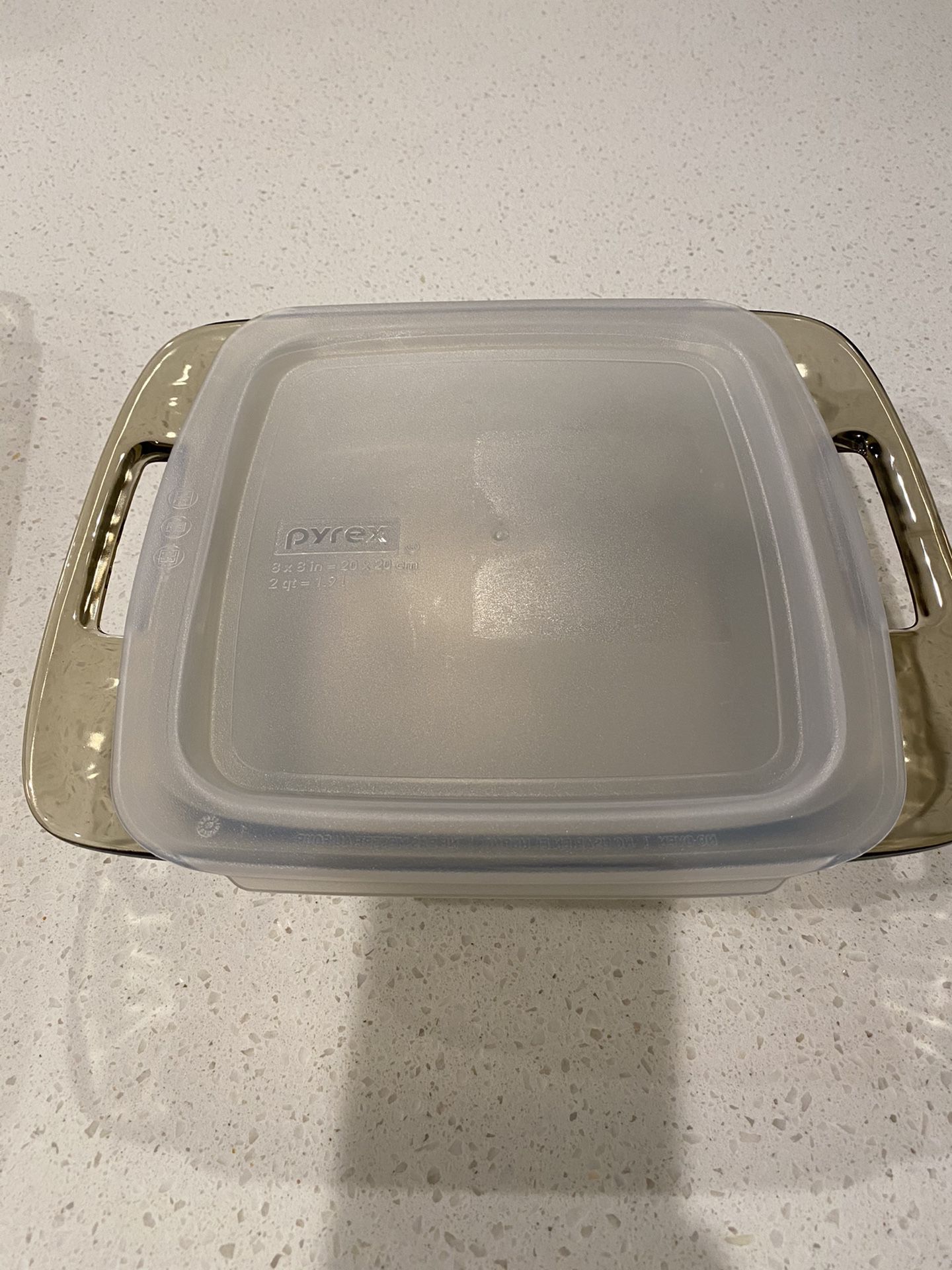 2 Pyrex Baking Dishes with lids
