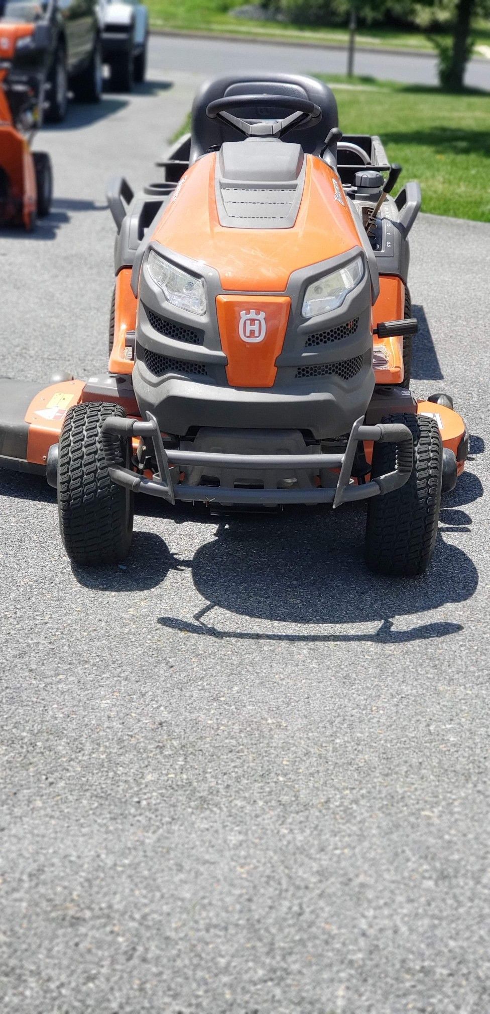 Husqvarna Lawn Mower. Model YT48DXLS for Sale in STOCKRTWN Township, PA
