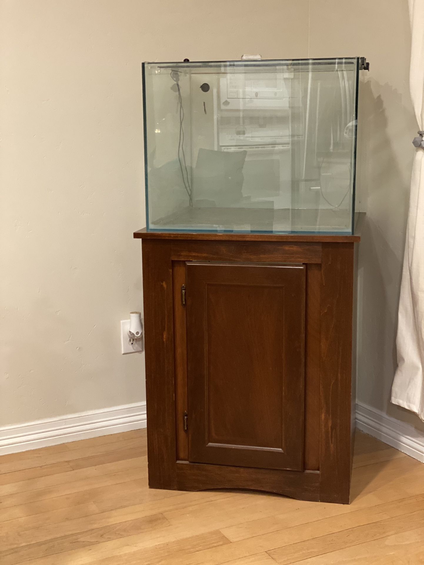50 Gallon Fish 🐟 🐠 Rimless Tank. Perfect For Aquascaping.