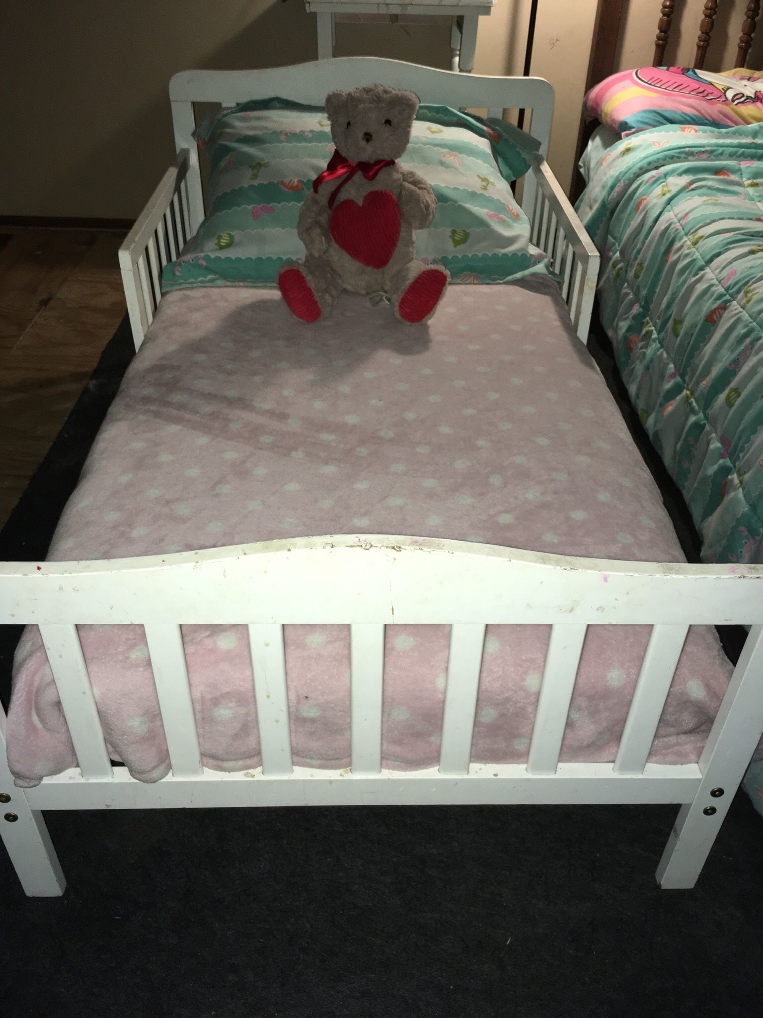 Toddler Crib Never Used Comes With Matt And New Fitted Sheets 