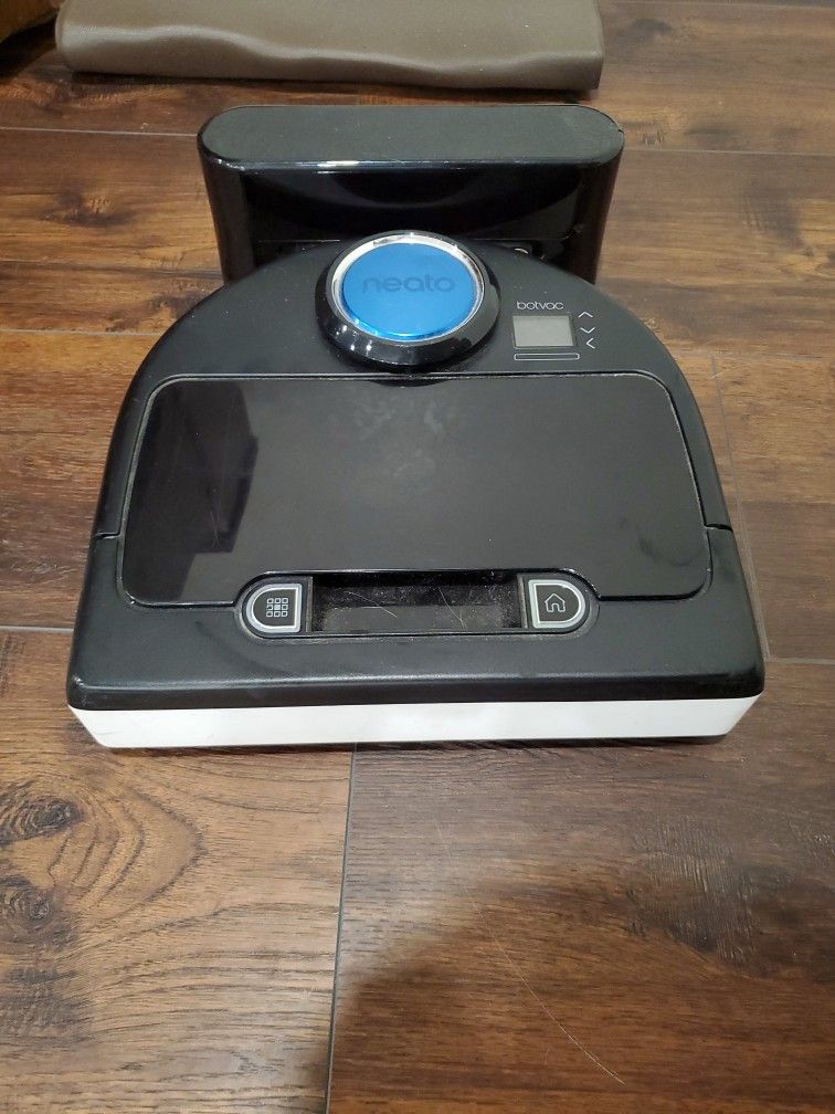 Neato Robot Vacuum And Charger In Great Condition