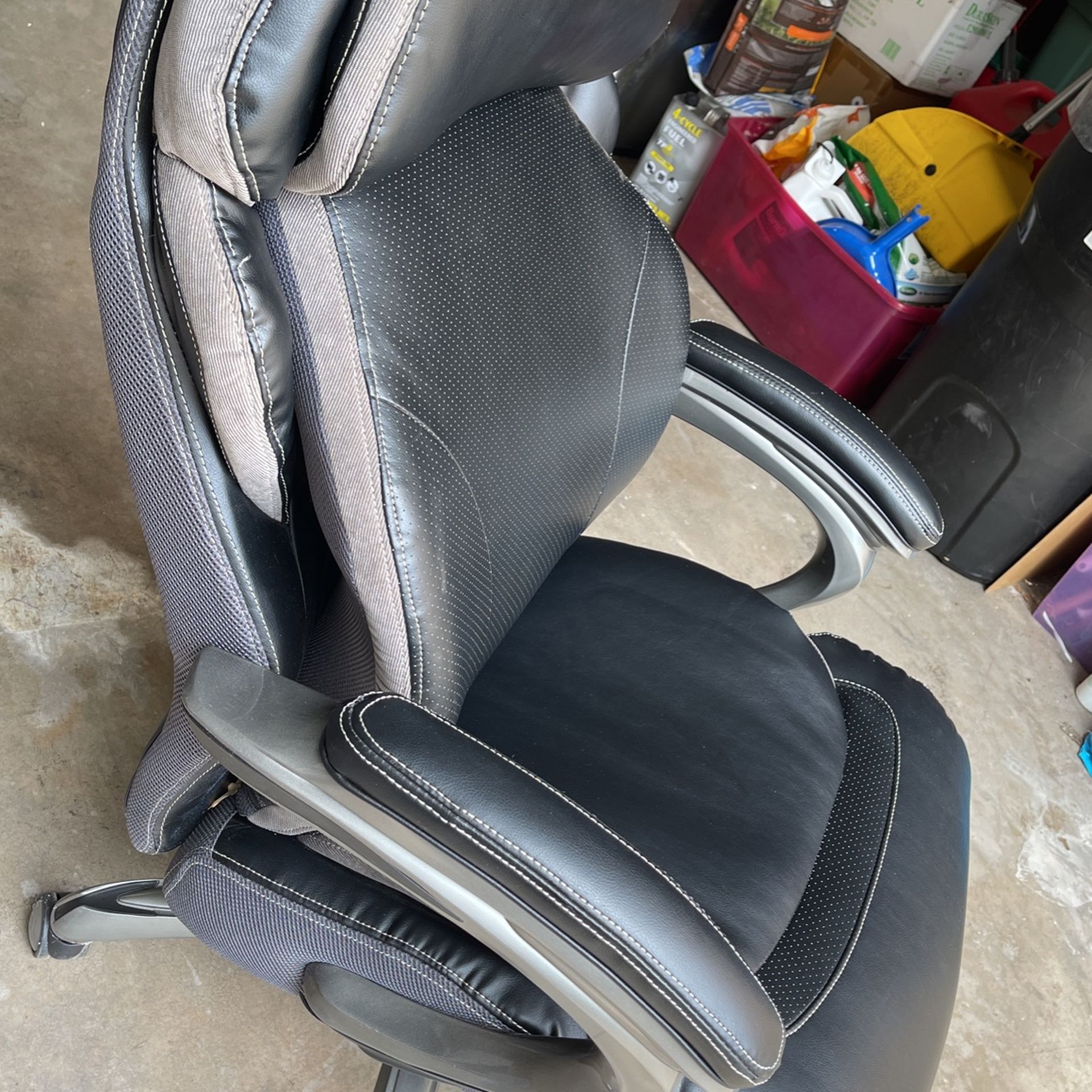 Serta Office Chair ,brand New Never Used Very Comfy And Padded Goes All the Way Back.