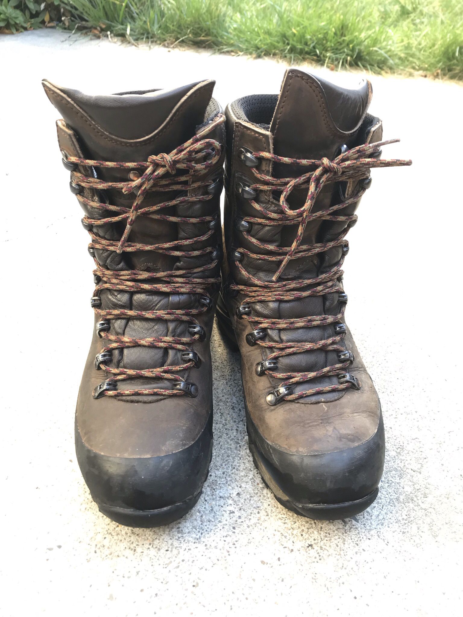 Schnee’s Hiking Boots 