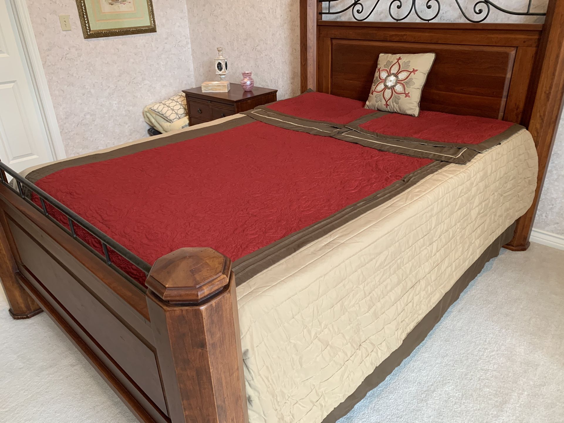 8 Piece Comforter Set/Queen Size