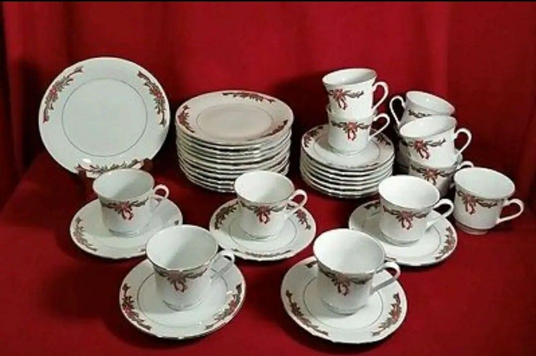 Fine China Dinnerware Set