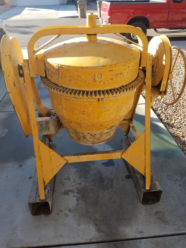 Gilson Motorized Cement Mixer 6.5 cubic ft tub for Sale in Peoria, AZ