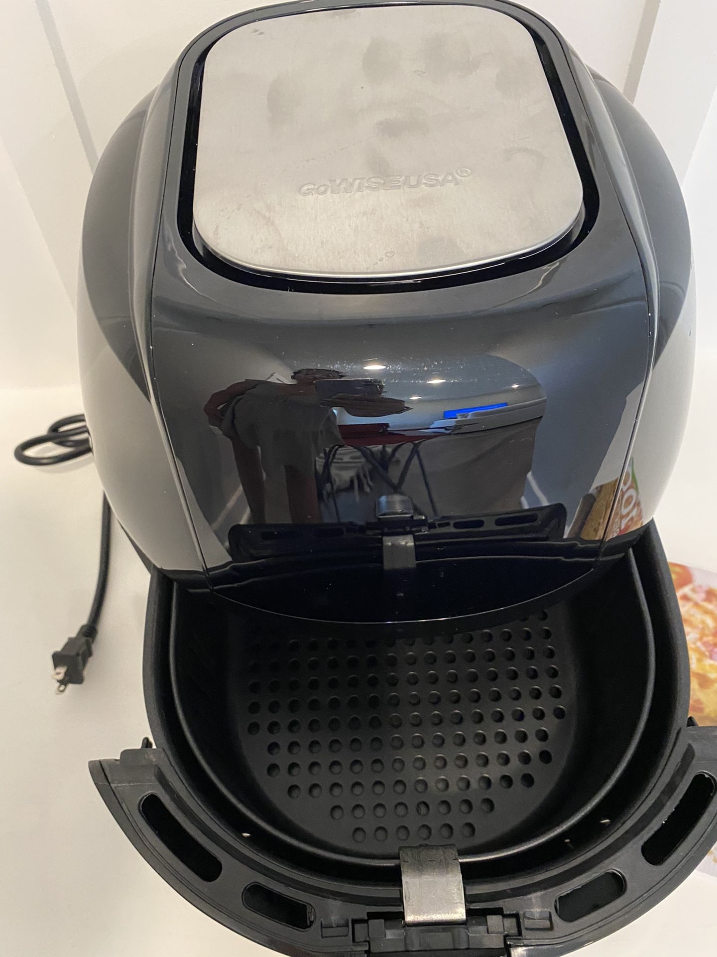 GoWISE USA 1700-Watt 5.8-QT 8-in-1 Digital Air Fryer with Recipe Book, Black #1152