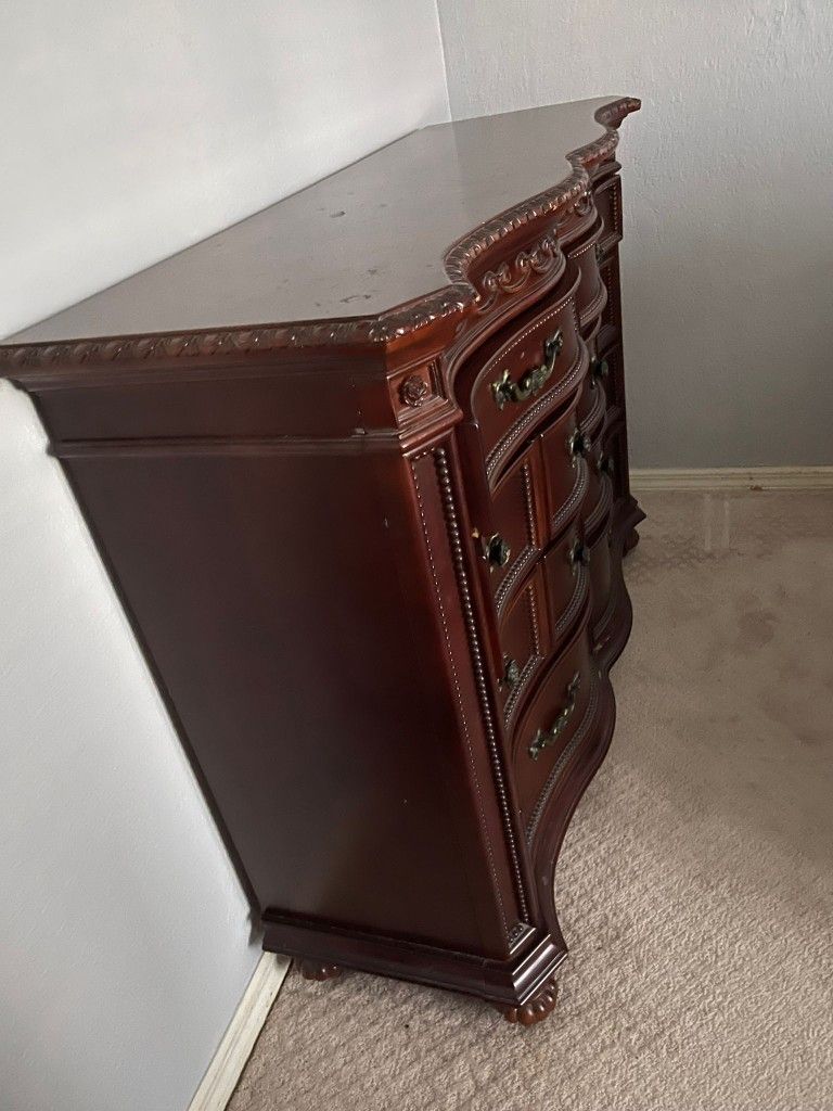 Queen Size Bed & Dresser