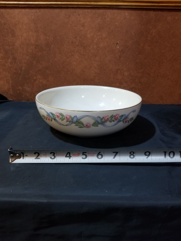 Hall's Kitchenware Bowl