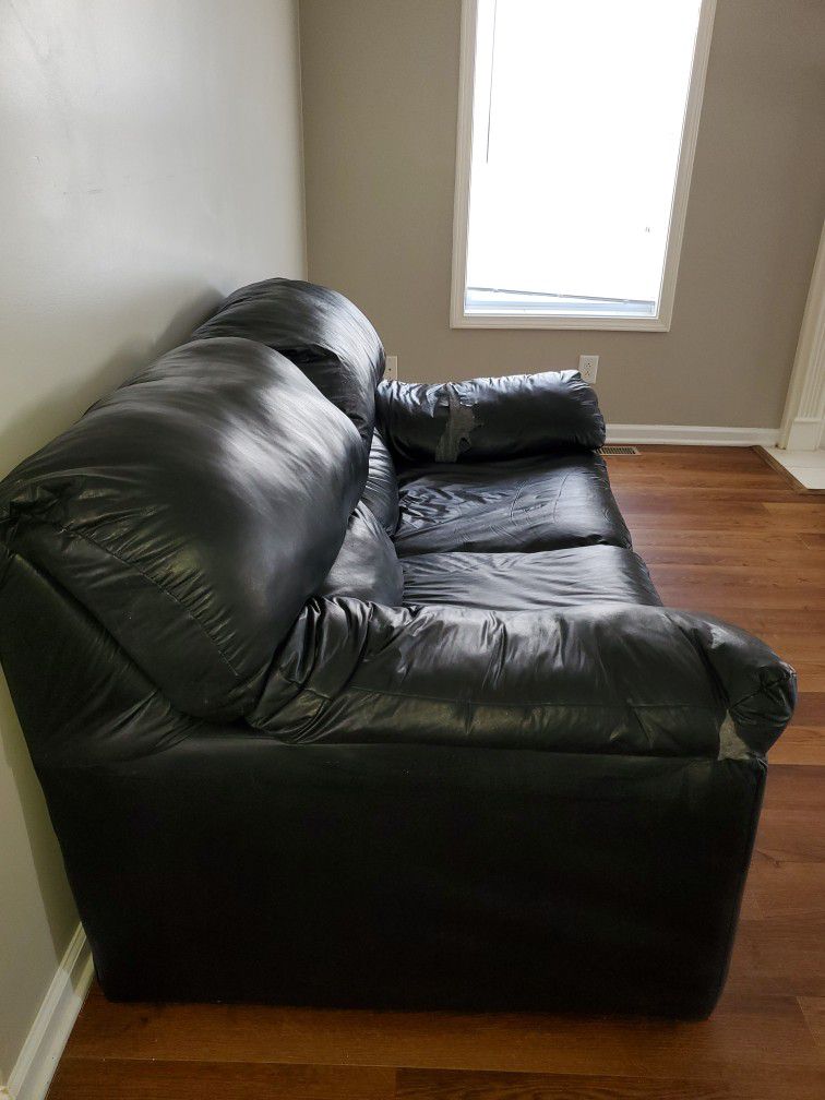 Black Couch, Minor damage