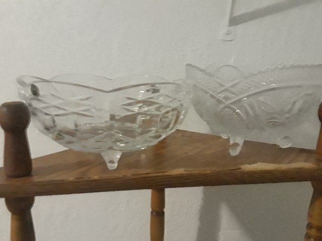2 large crystal bowls with 3 leg.tripod stand