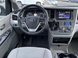 2020 Toyota Sienna Thumbnail