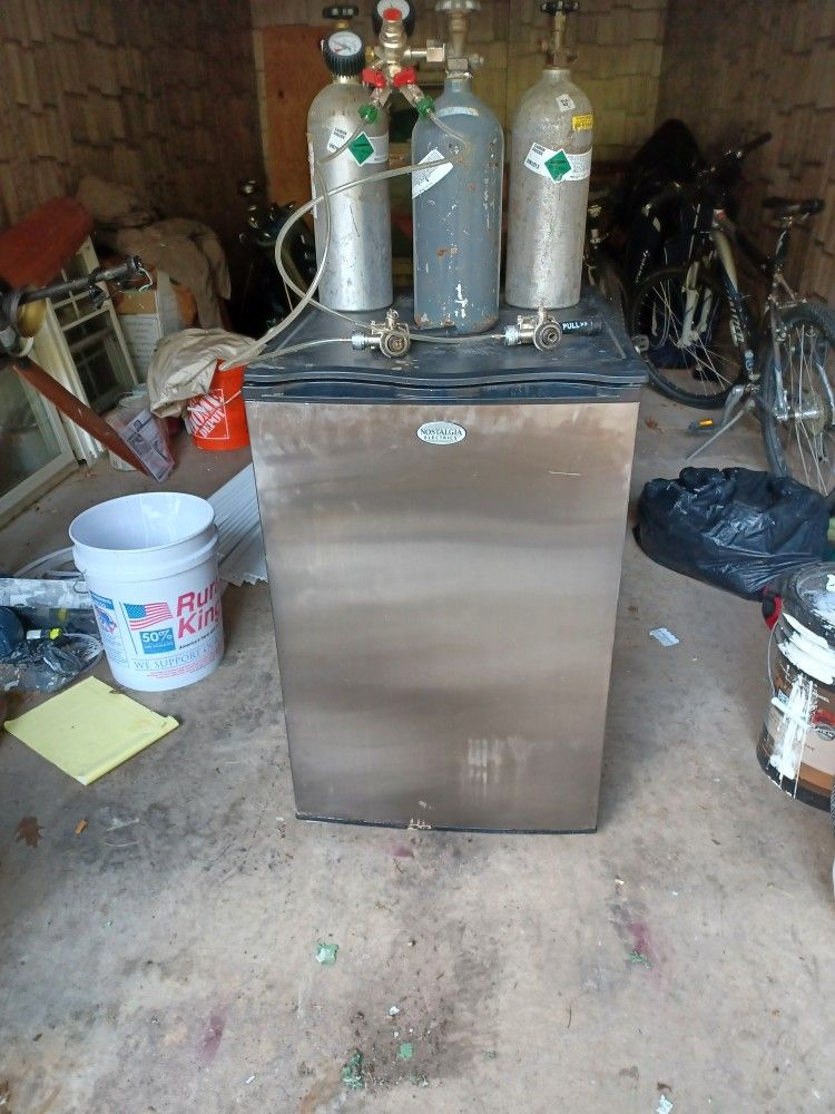 BEERMISTER WITH 2 EXTRA CYLENDARS