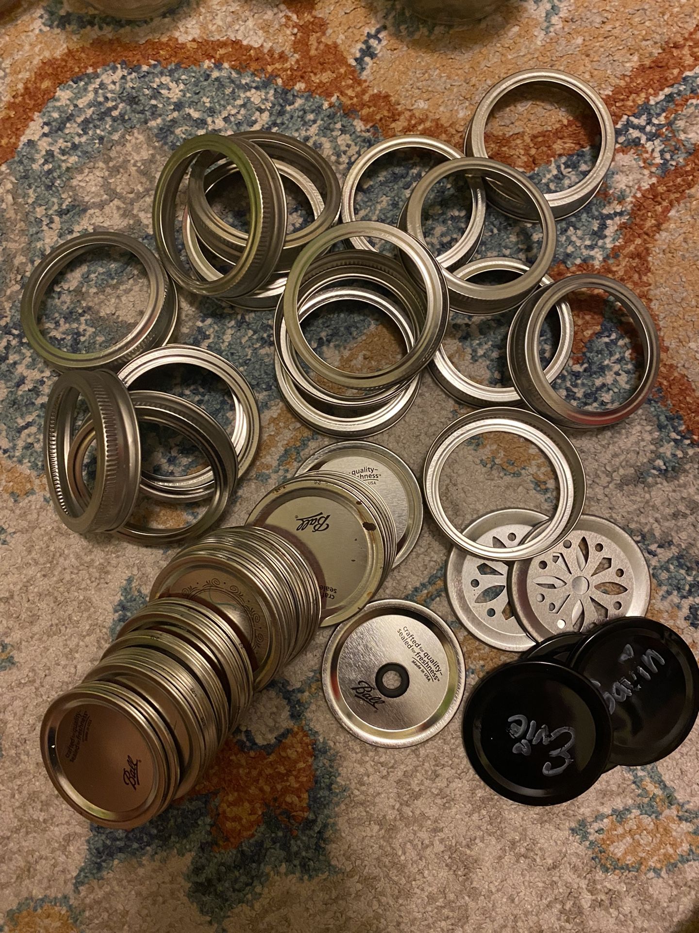 20 Mason Jars & Extra Caps & Rings