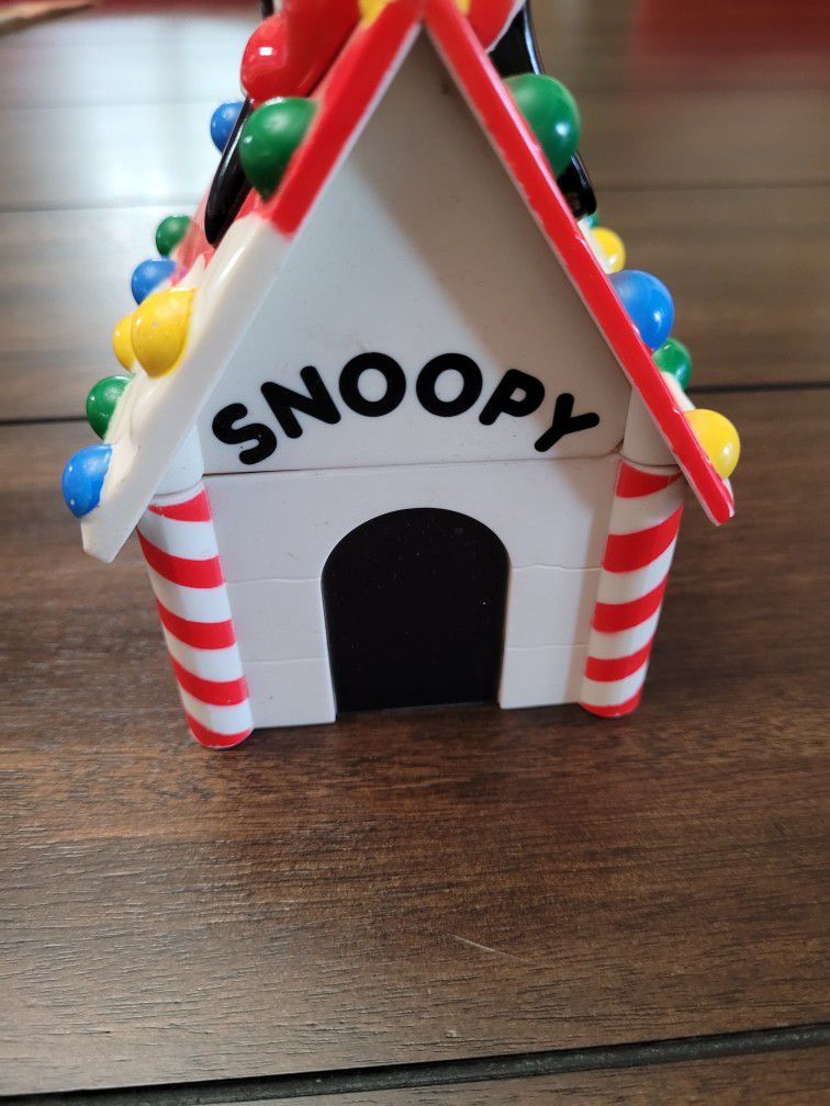 Whitmans Snoopy Christmas Peanuts Dog House Coin Bank