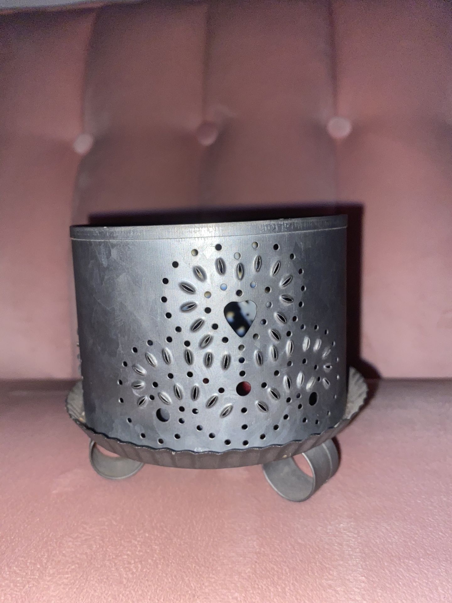 Metal heart candle holder
