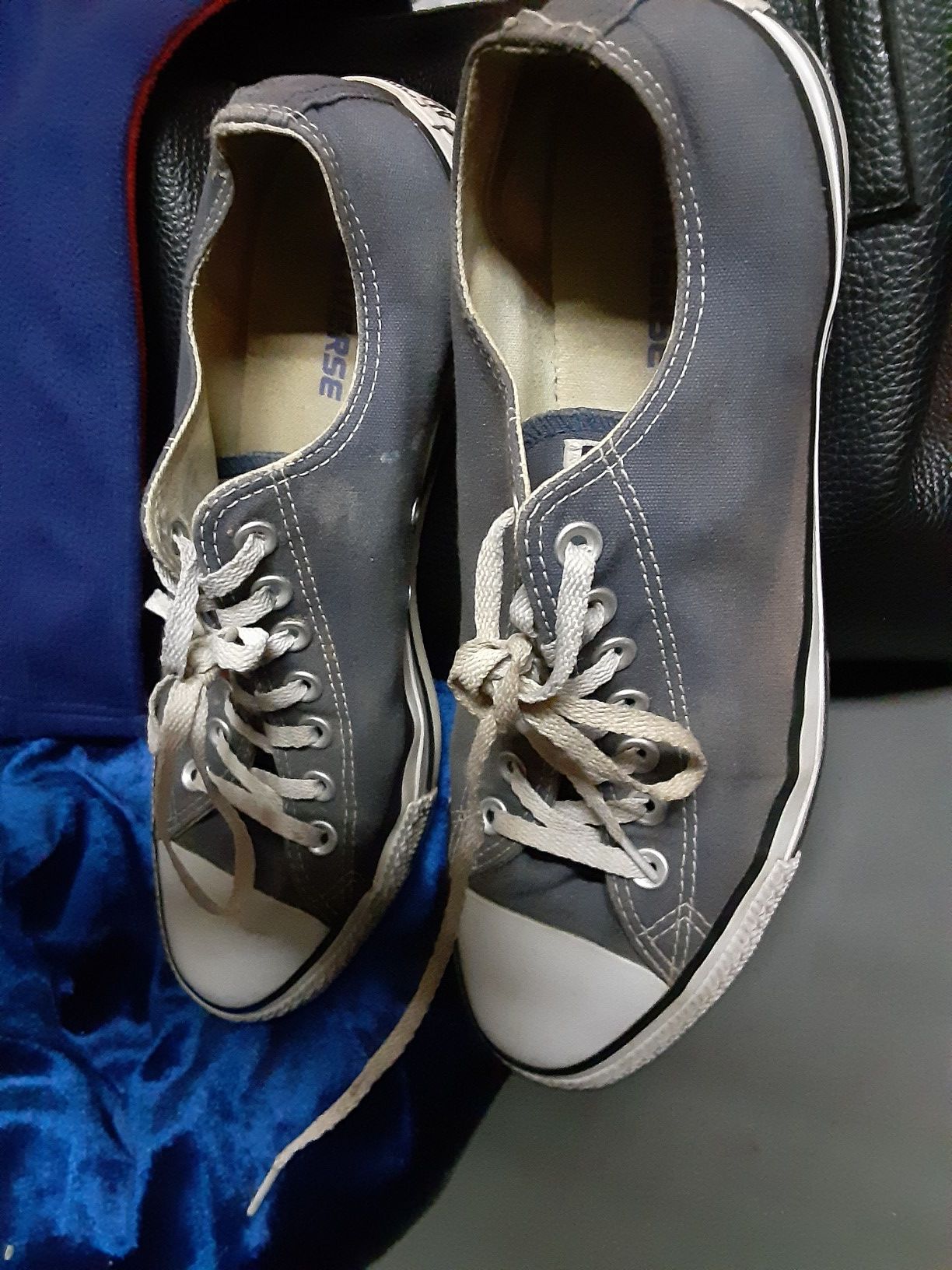 Converse All Star Low Top Chucks in denim blue