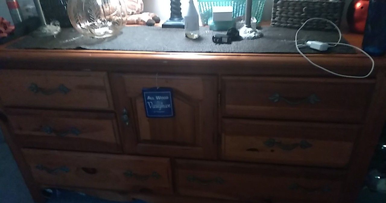 Vaugh Solid Woiden Dresser