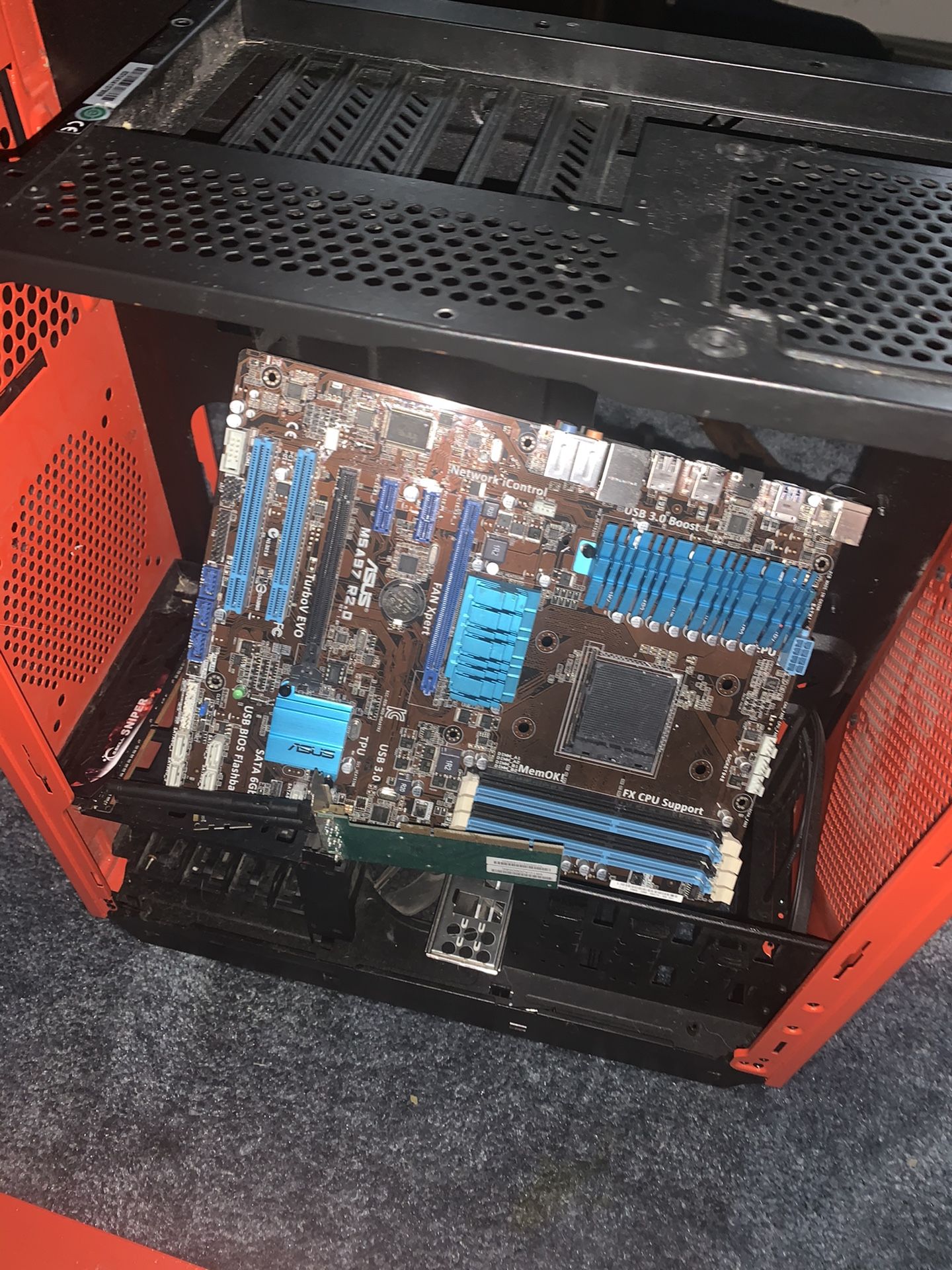 Gaming Pc Case with Morherboard and Ram sticks