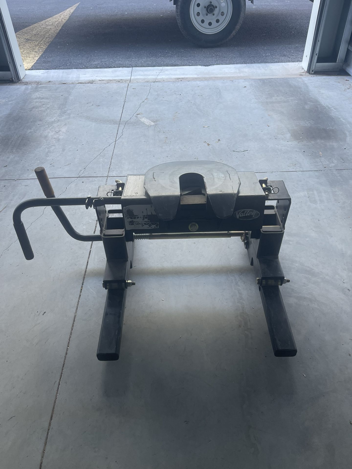 Valley 15K lb. rated 5th Wheel Slider Hitch for Sale in Las Vegas, NV