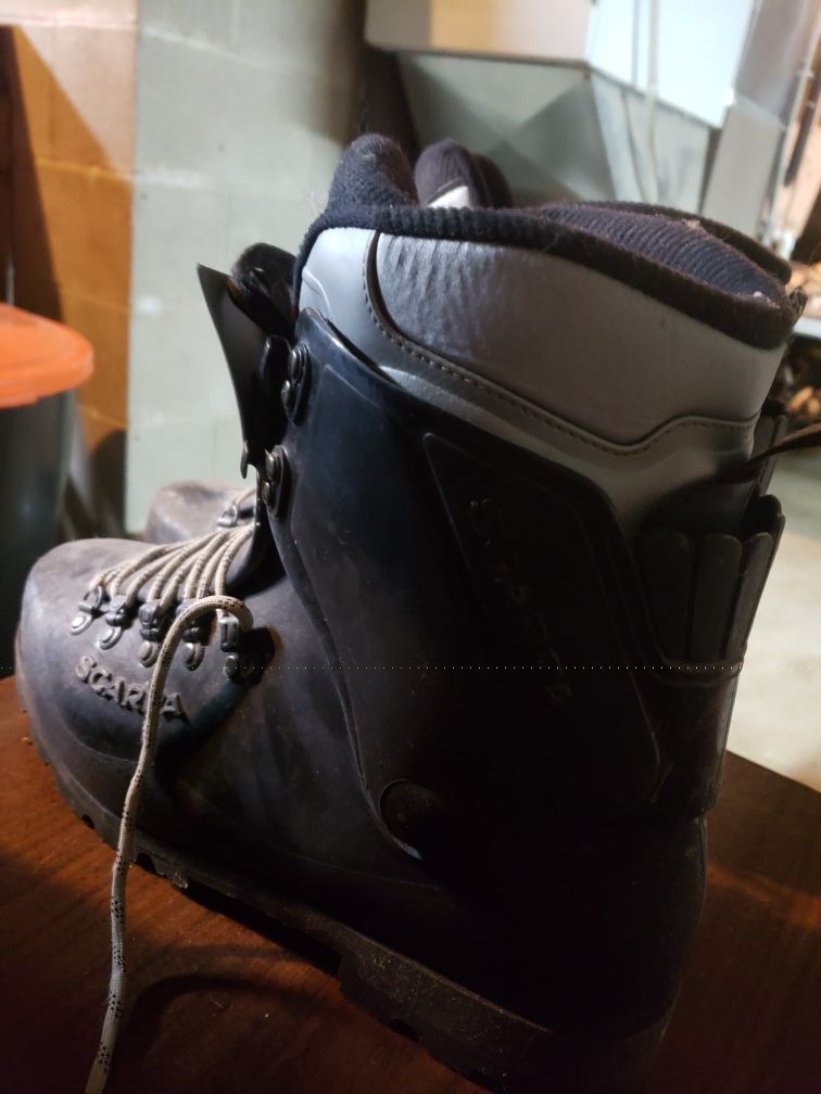 Scarpa Winter Treking boots. Size 13 mens.