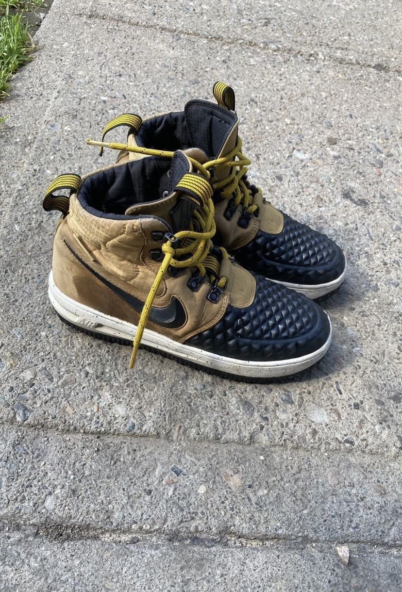 Nike lunar duck boots