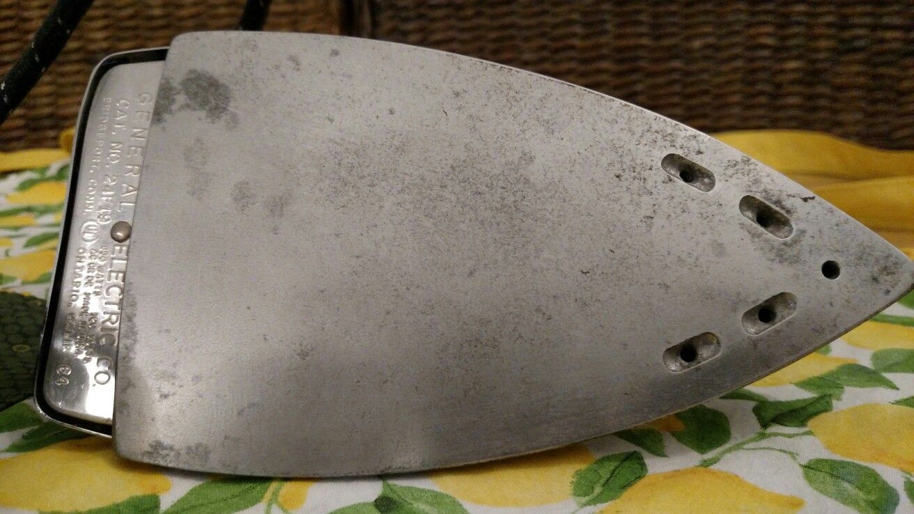 Vintage General Electric Collapsible Travel Steam Iron, Photo Prop or Laundry Decoration, EUC.