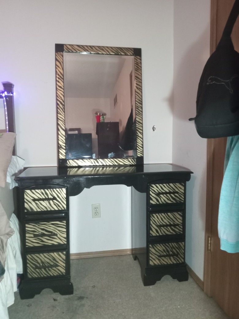 Makeup Vanity/Desk And Matching Mirror