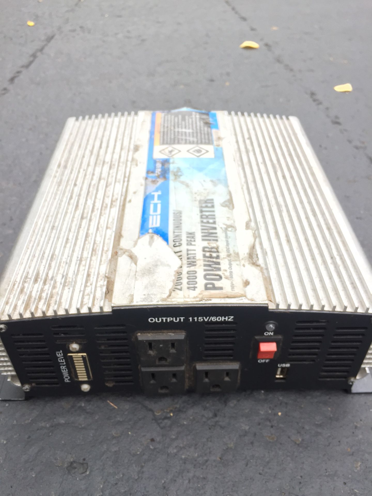2000 watt continuous / 4000 watt peak power inverter by CenTech for