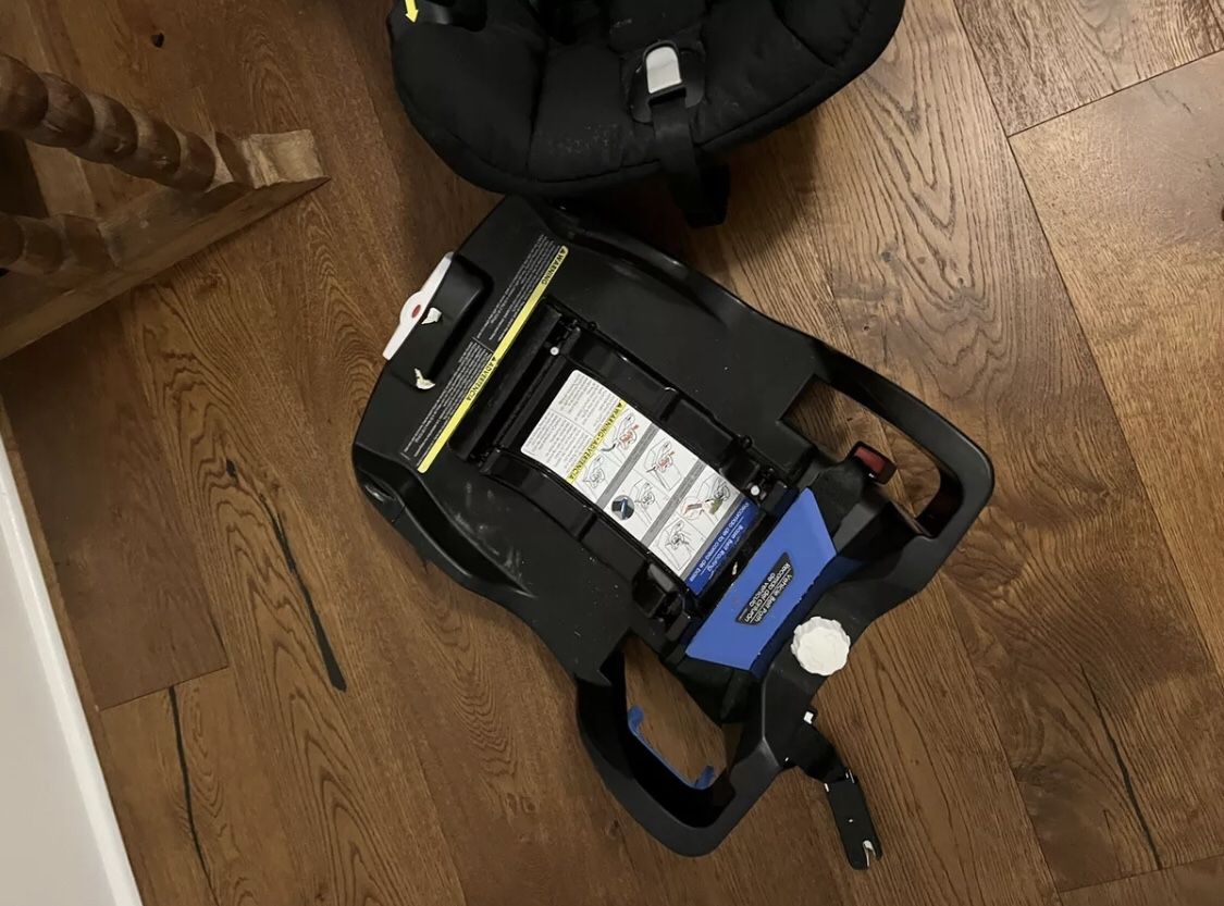Doona Car Seat Stroller With Baby Insert And Base