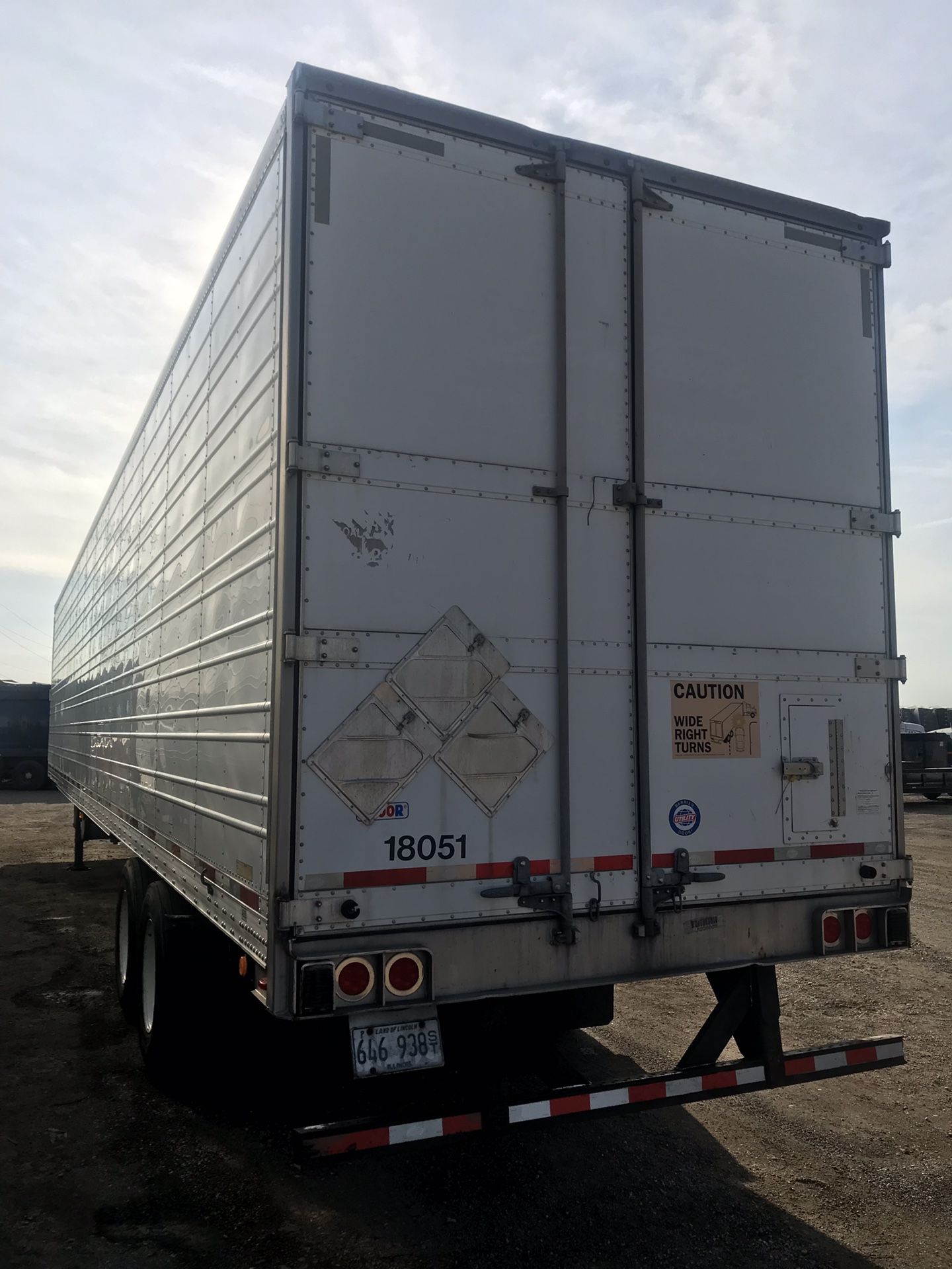 2011 UTILITY WITH CARRIER 2100A GREAT CONDITION